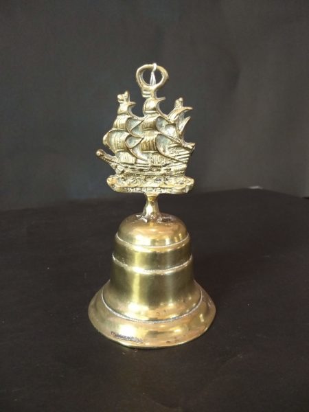 Campanita de bronce