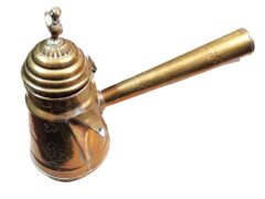 Cafetera oriental de bronce cincelado